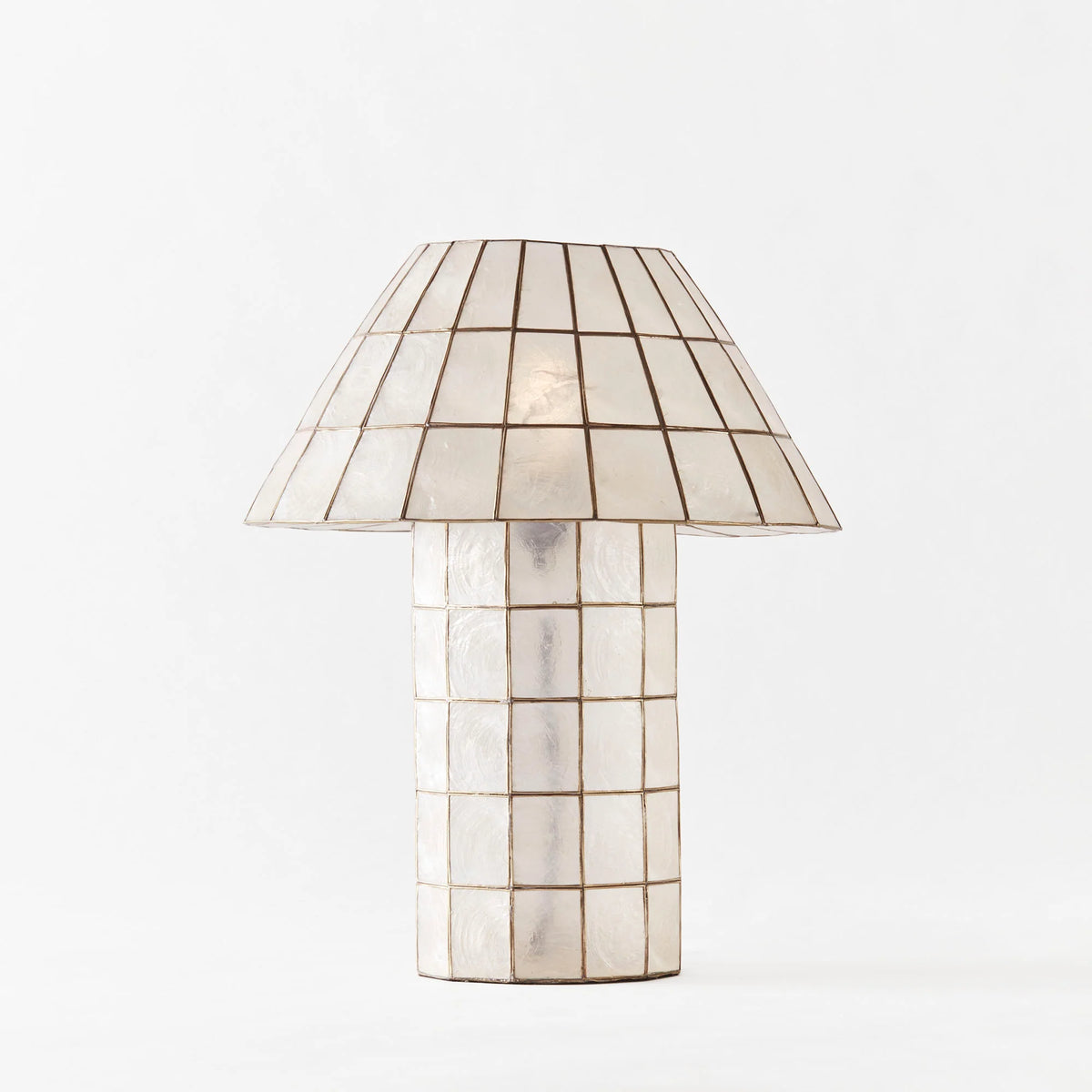 DD_2303_PRODUCT_CORNELIA_LAMP_