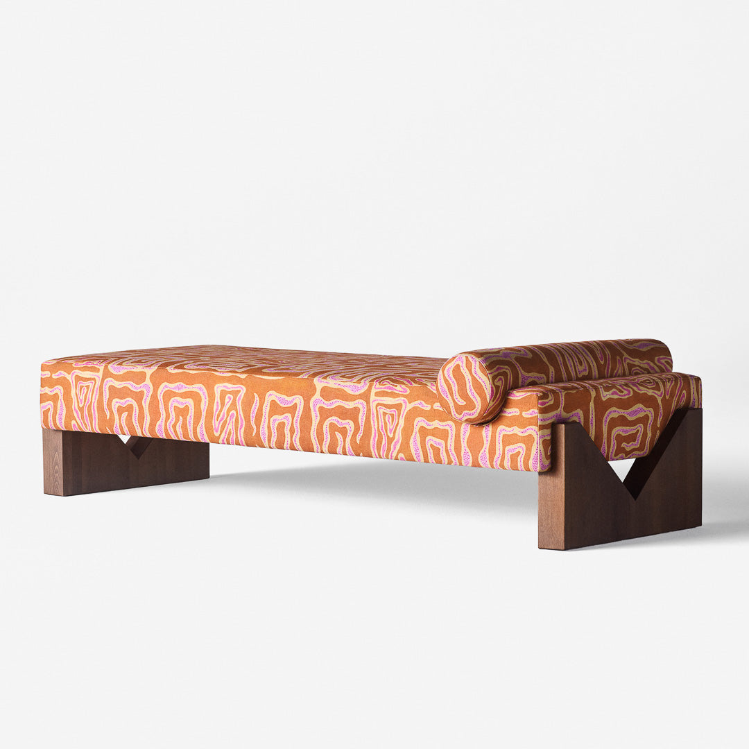 V Daybed Beaten Track Peach