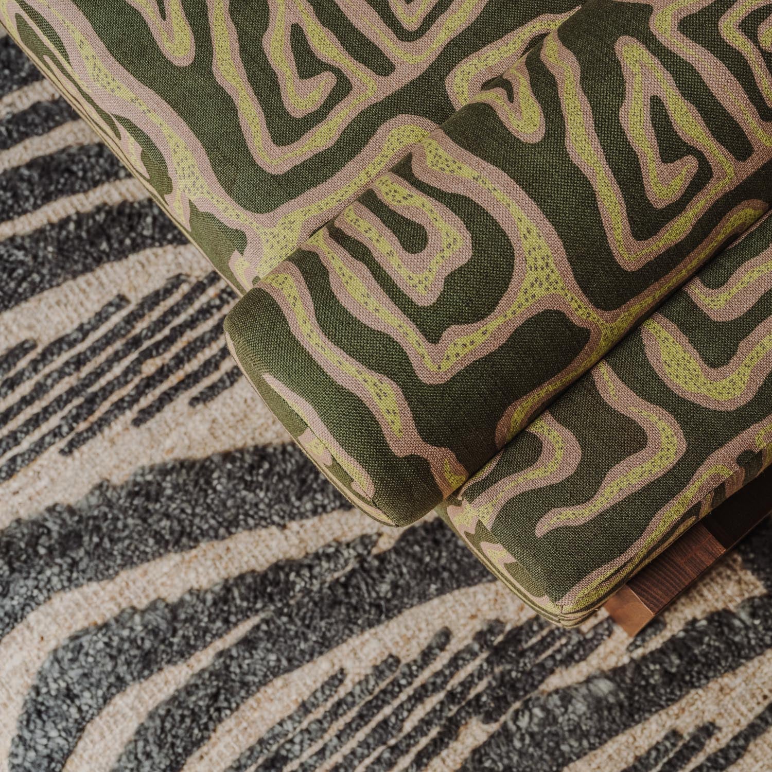 V Daybed Beaten Track Green